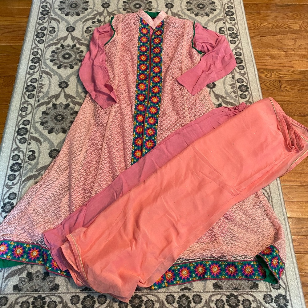 Pink Shalwar Kameez, M